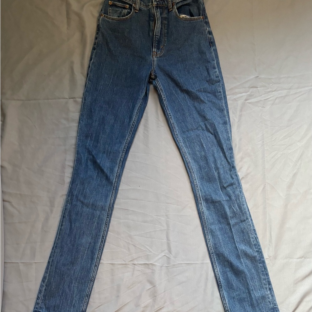 Abercrombie & Fitch
The Slim Straight Ultra High Rise